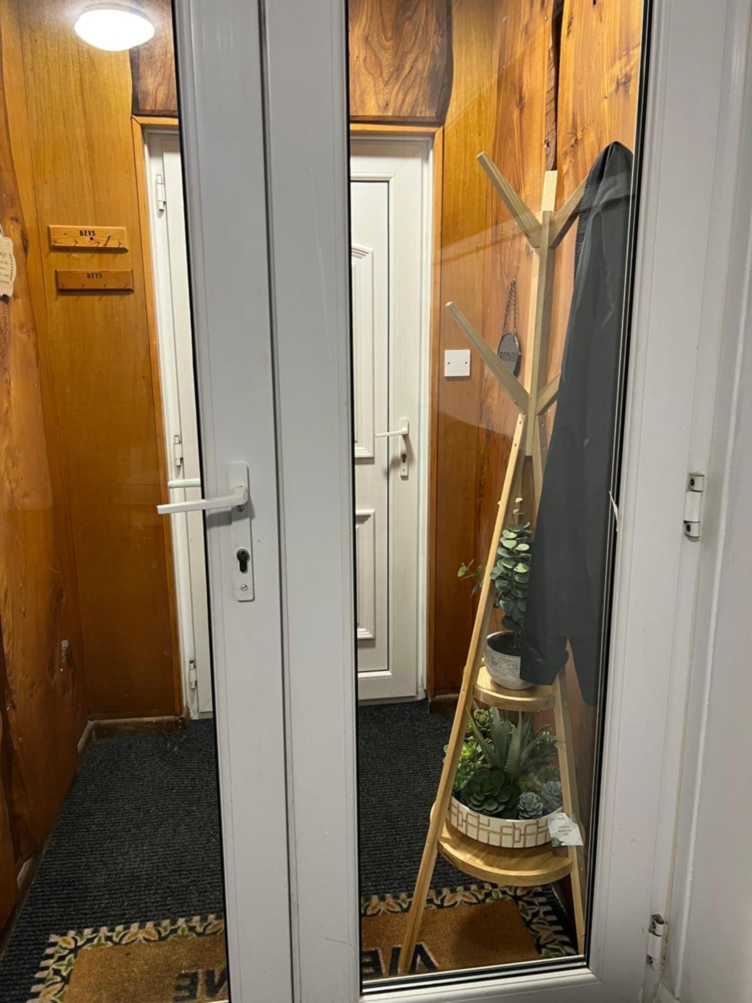 Twin Room At The Bungalow With Shared Shower Room ケタリング エクステリア 写真